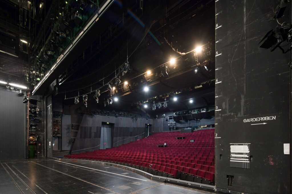 Schauspiel-Frankfurt-Buehnenraum